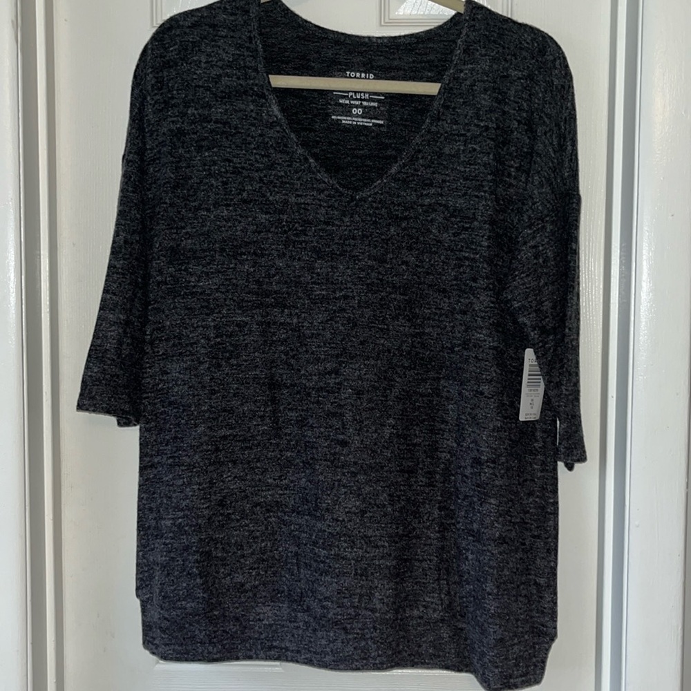 Torrid super soft plush gray v neck shirt top brand new size 00 medium large